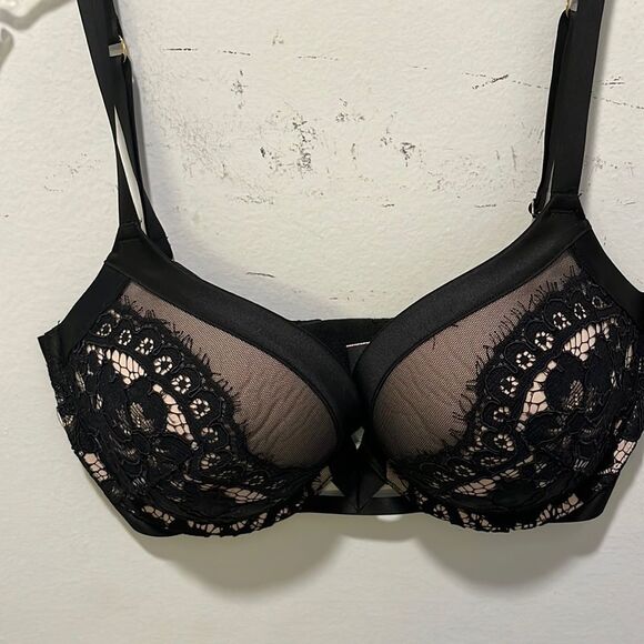 Gently Used Ladies Victoria Secret Push Up bra. - Picture 2 of 6